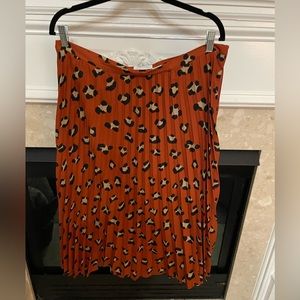 Tahari | Rust and Black Leopard Print Pleated Midi Skirt Size 14